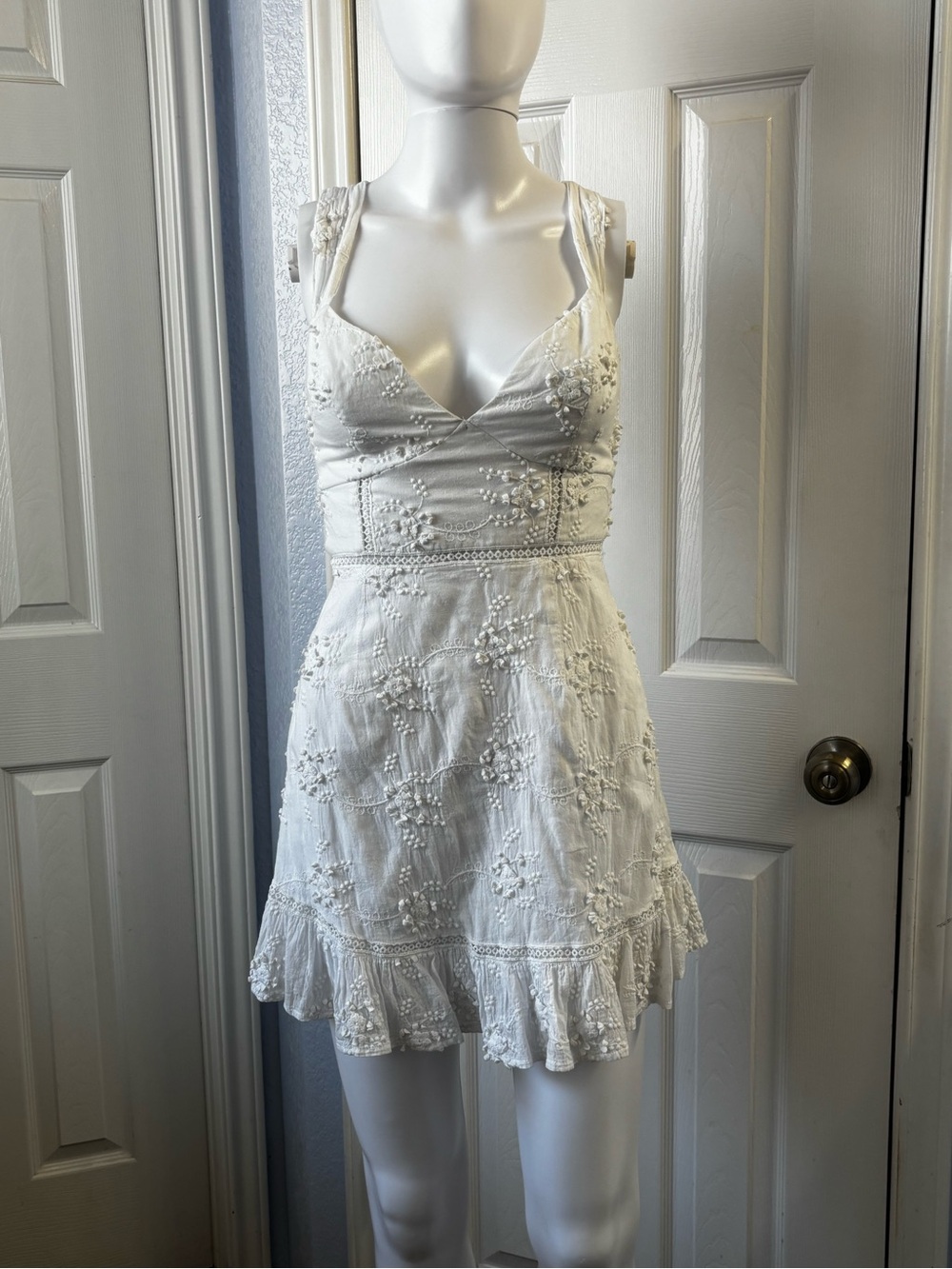 Angel Biba White Embroidered Mini Dress Women’s Medium Boho Open Back Tie